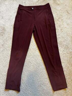 Athleta Uptown Ankle Pant in Burgundy Red Size 12T